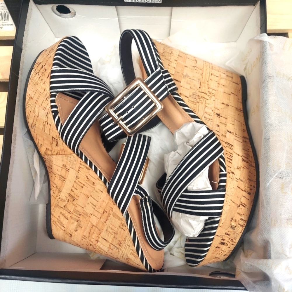 Liliana NWT Emilia 2 Black Size 10 Striped Wedge Sandal